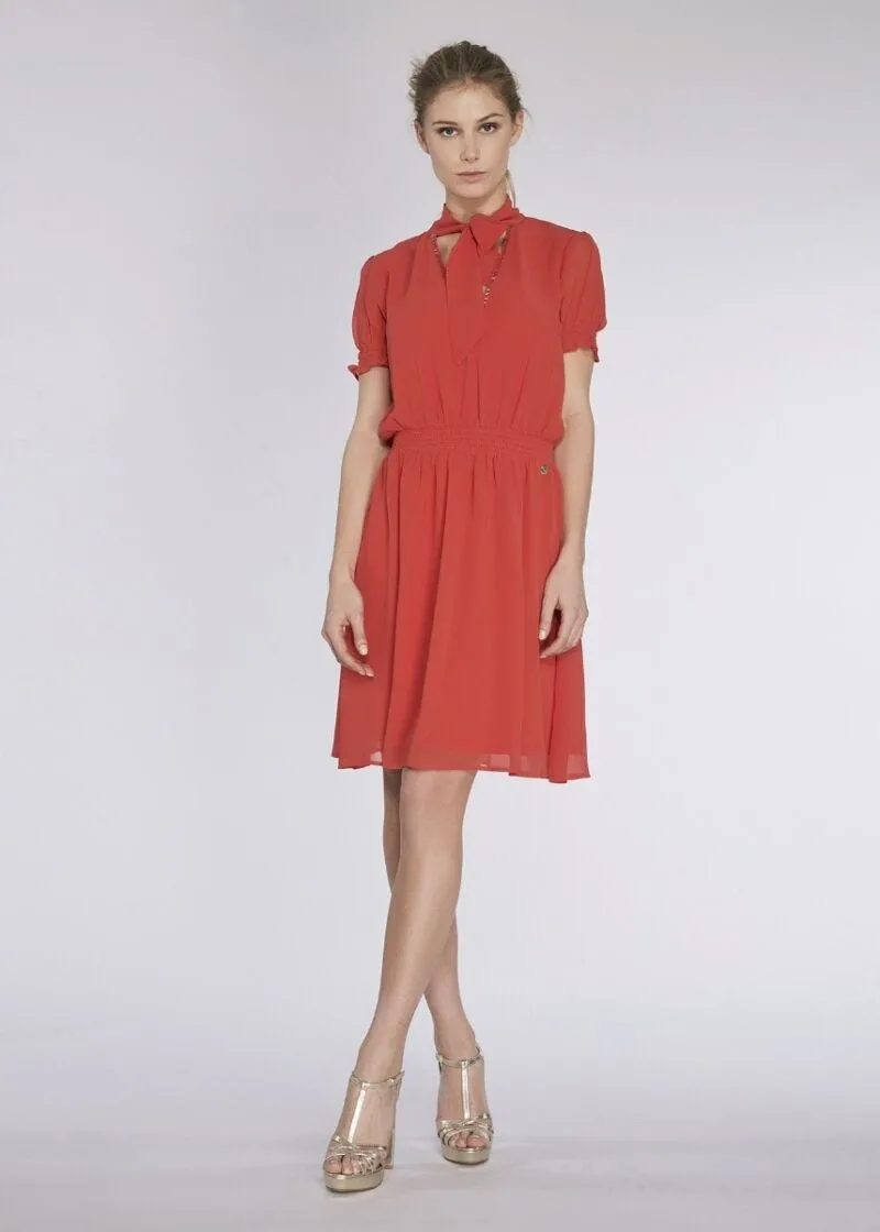 Abito in chiffon con collo a foulard