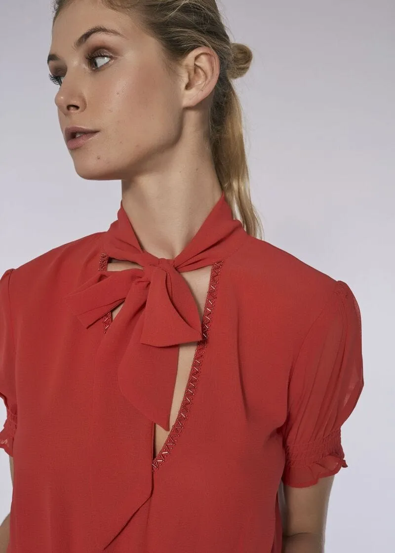 Abito in chiffon con collo a foulard