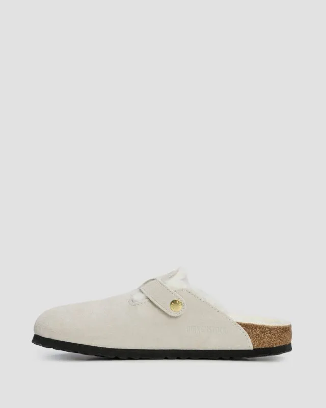 Białe klapki z futerkiem damskie Birkenstock Boston Shearling Narrow 1026192-weis