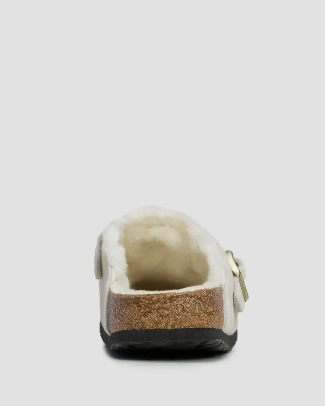 Białe klapki z futerkiem damskie Birkenstock Boston Shearling Narrow 1026192-weis