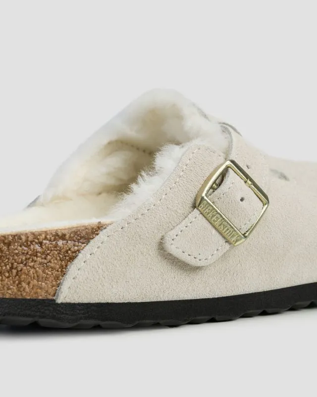 Białe klapki z futerkiem damskie Birkenstock Boston Shearling Narrow 1026192-weis