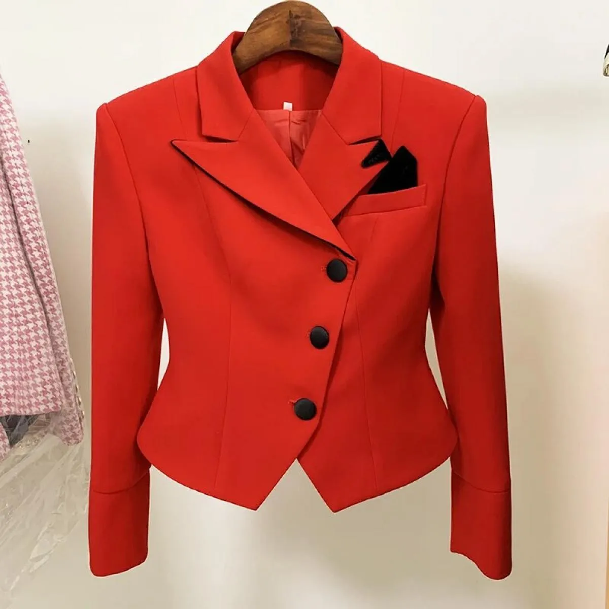 Blazer rosso da donna alla moda, vestibilità skinny, design rosso, blazer rosso, giacca blazer da donna