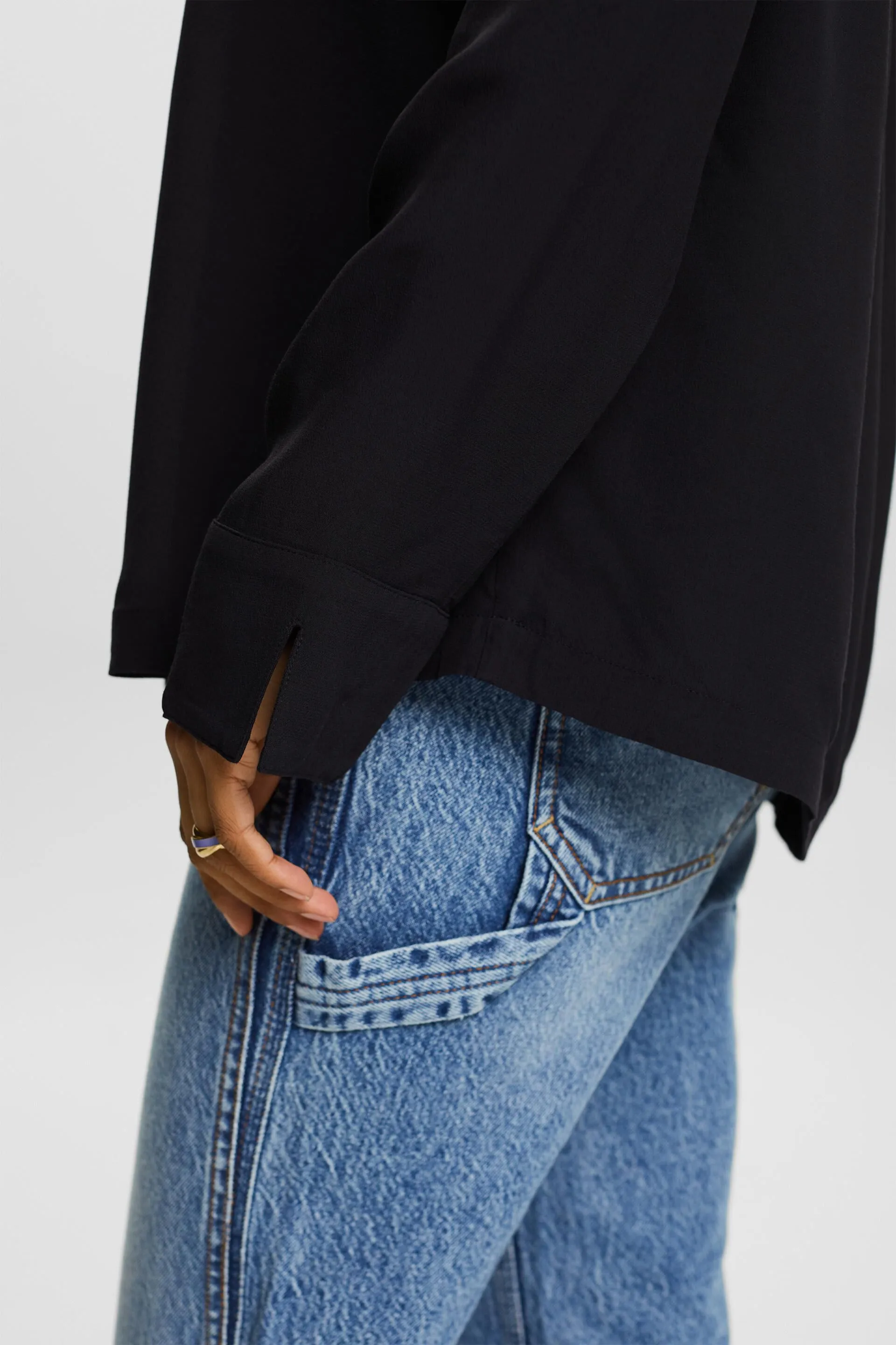 Blusa in crêpe a maniche lunghe