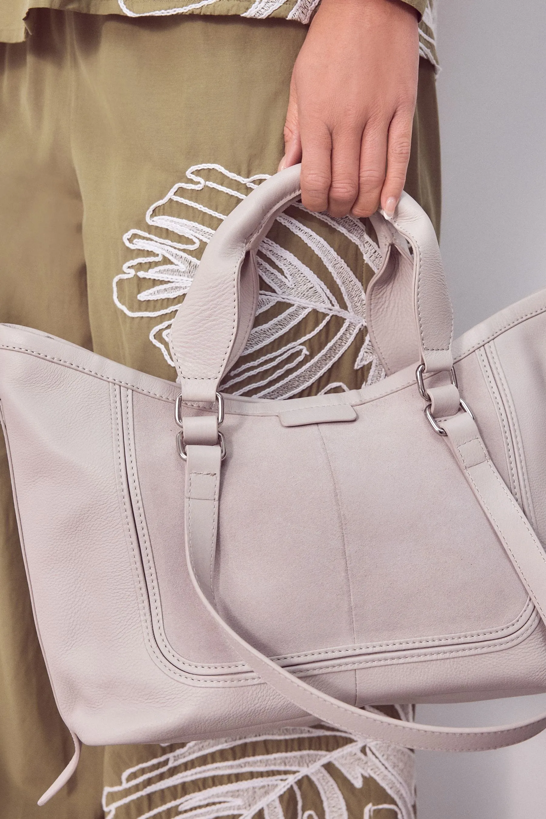 Borsa a mano a mano in pelle
