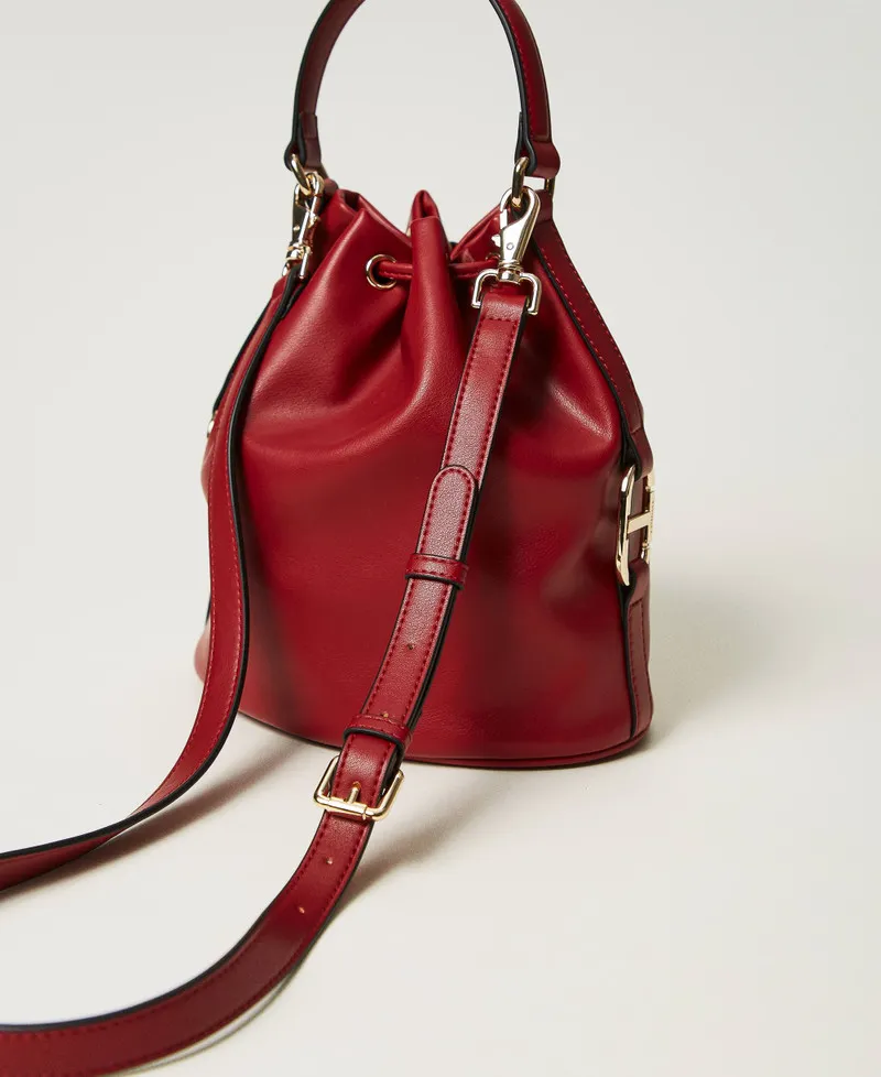Borsa a secchiello con fibbia Oval T