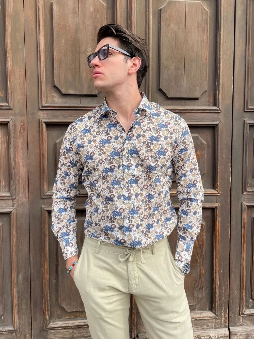 Camicia fiori con colletto slim
