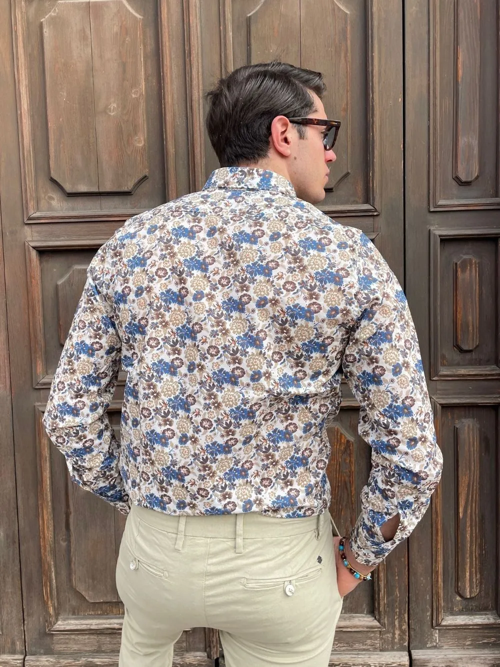 Camicia fiori con colletto slim