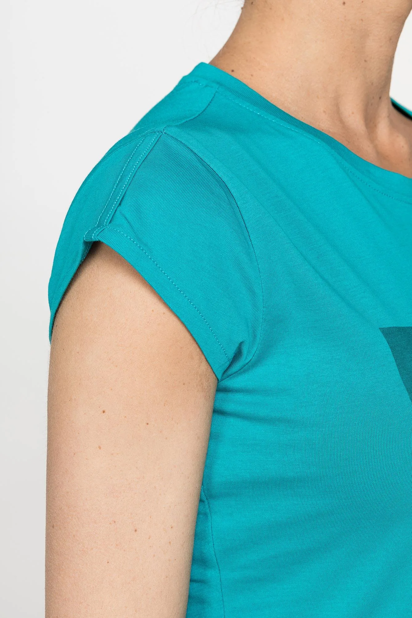 Carrera  ---------    ------------T-shirt girocollo in cotone con stampa logo carrera - stampa blu su base petrolio