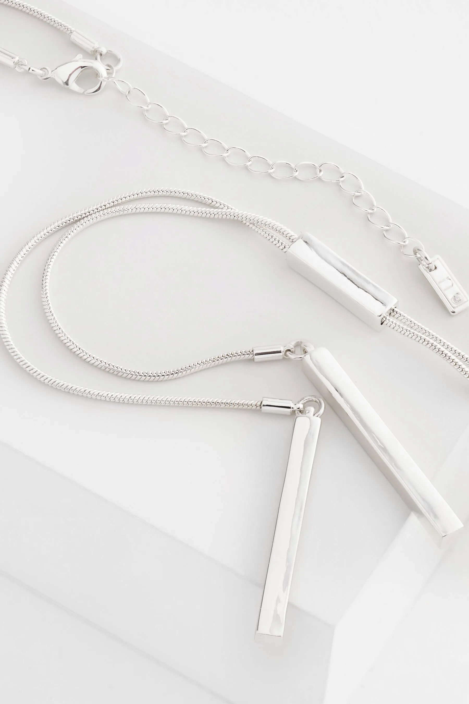 Colore argento  - Collana lunga a Y con pendente
