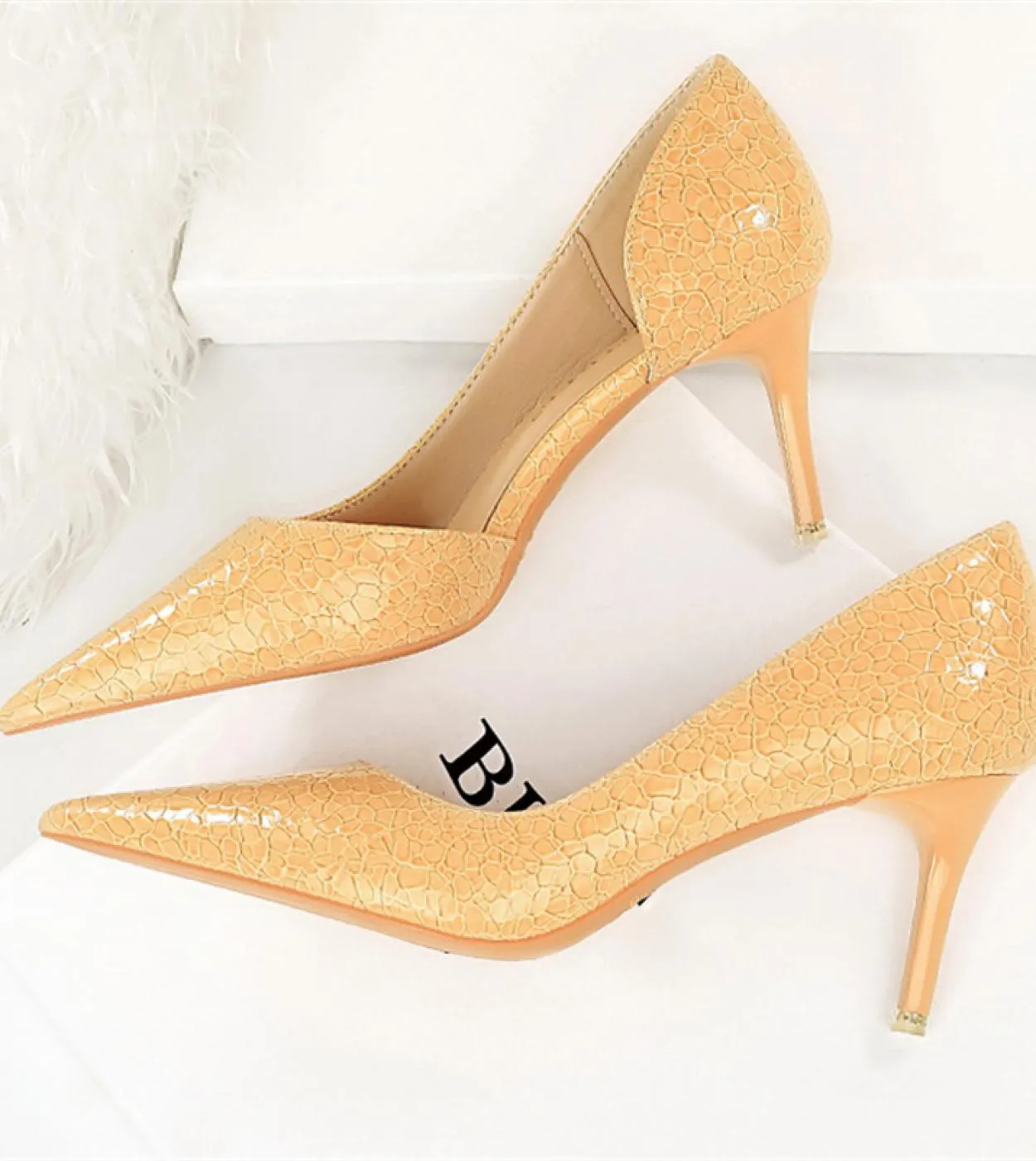 Décolleté con tacco alto in pelle con tacco a spillo in pelle Scarpe dorate Donna 2023 2023 Donna