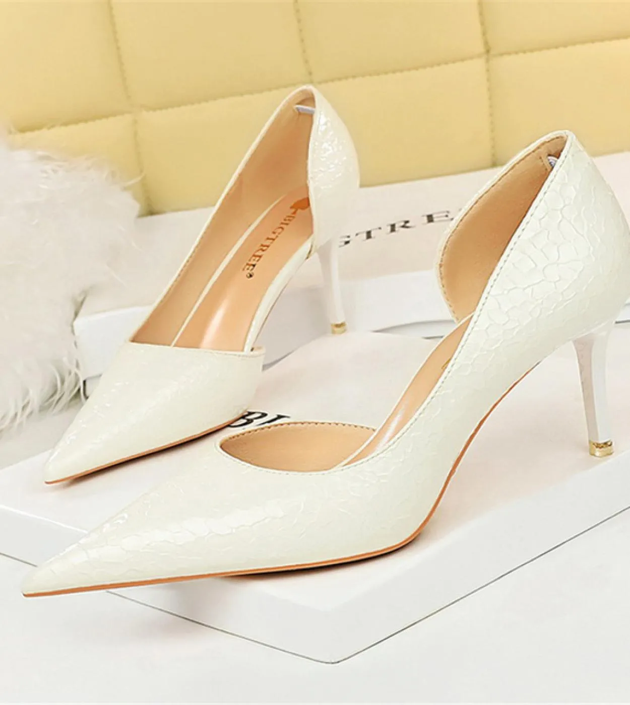 Décolleté con tacco alto in pelle con tacco a spillo in pelle Scarpe dorate Donna 2023 2023 Donna
