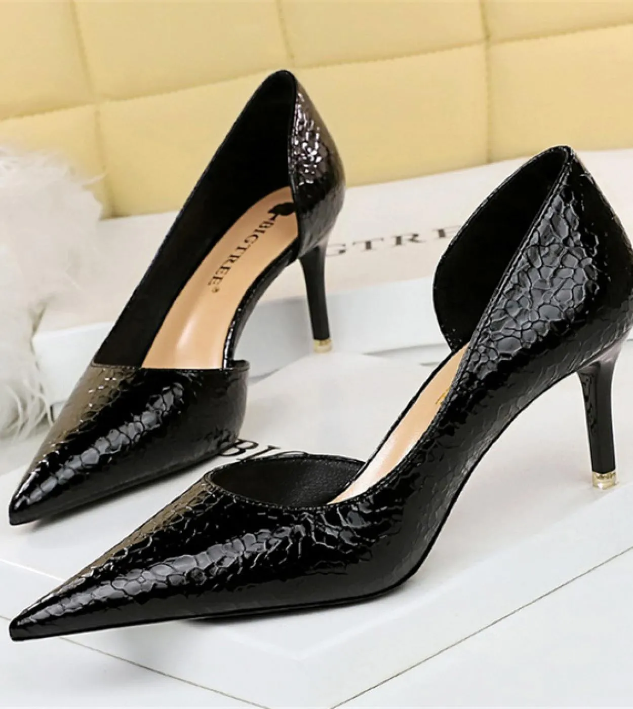 Décolleté con tacco alto in pelle con tacco a spillo in pelle Scarpe dorate Donna 2023 2023 Donna