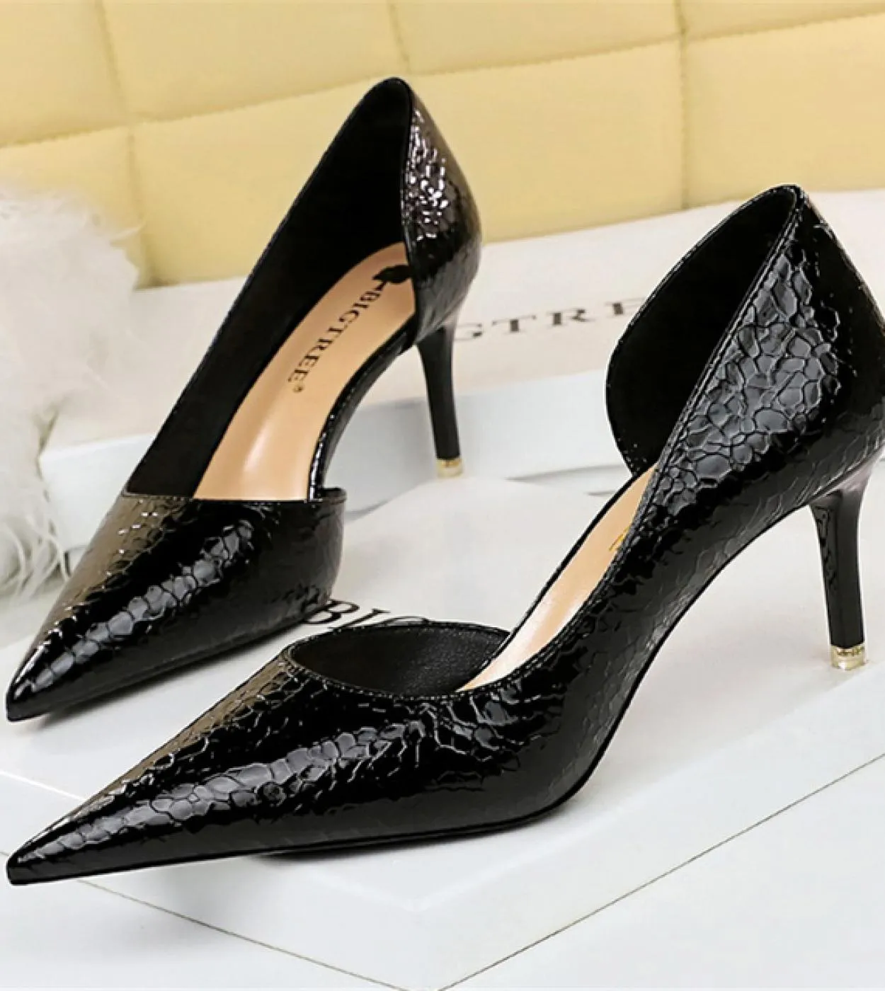 Décolleté con tacco alto in pelle con tacco a spillo in pelle Scarpe dorate Donna 2023 2023 Donna