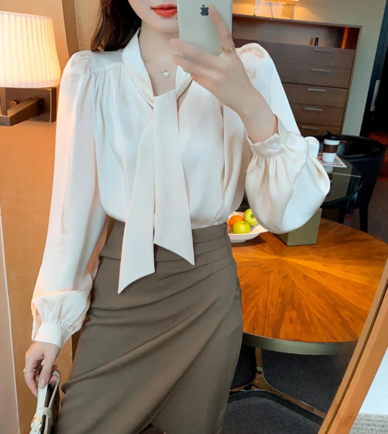 Elegante camicetta casual in raso di seta da donna con fiocco in autunno, camicia a maniche lunghe bianca, top, camicia da uffic