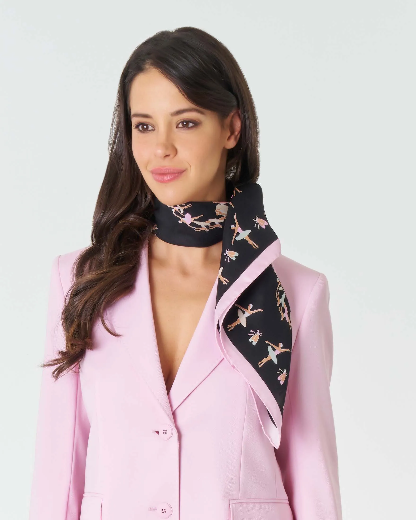 Foulard nero in seta a stampa ballerine con riquadro rosa
