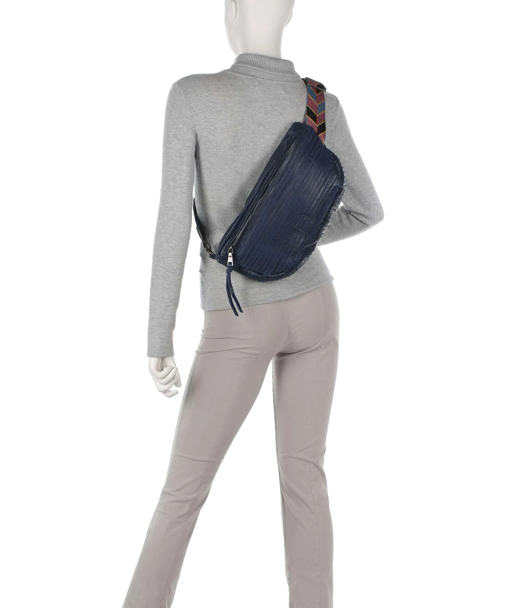  FredsBruder Enna Borsa sling pelle granulata blu scuro  