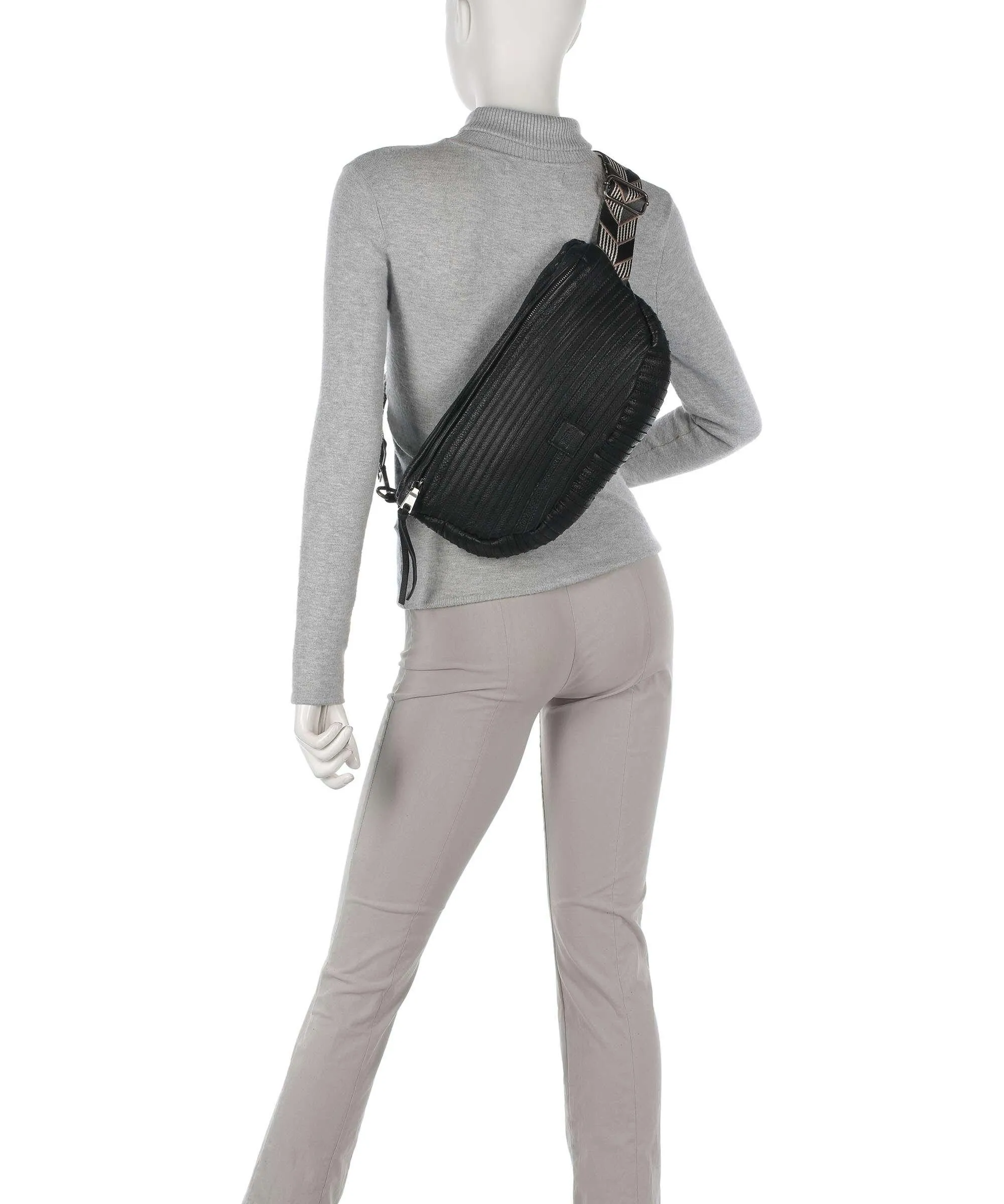  FredsBruder Enna Borsa sling pelle granulata nero  