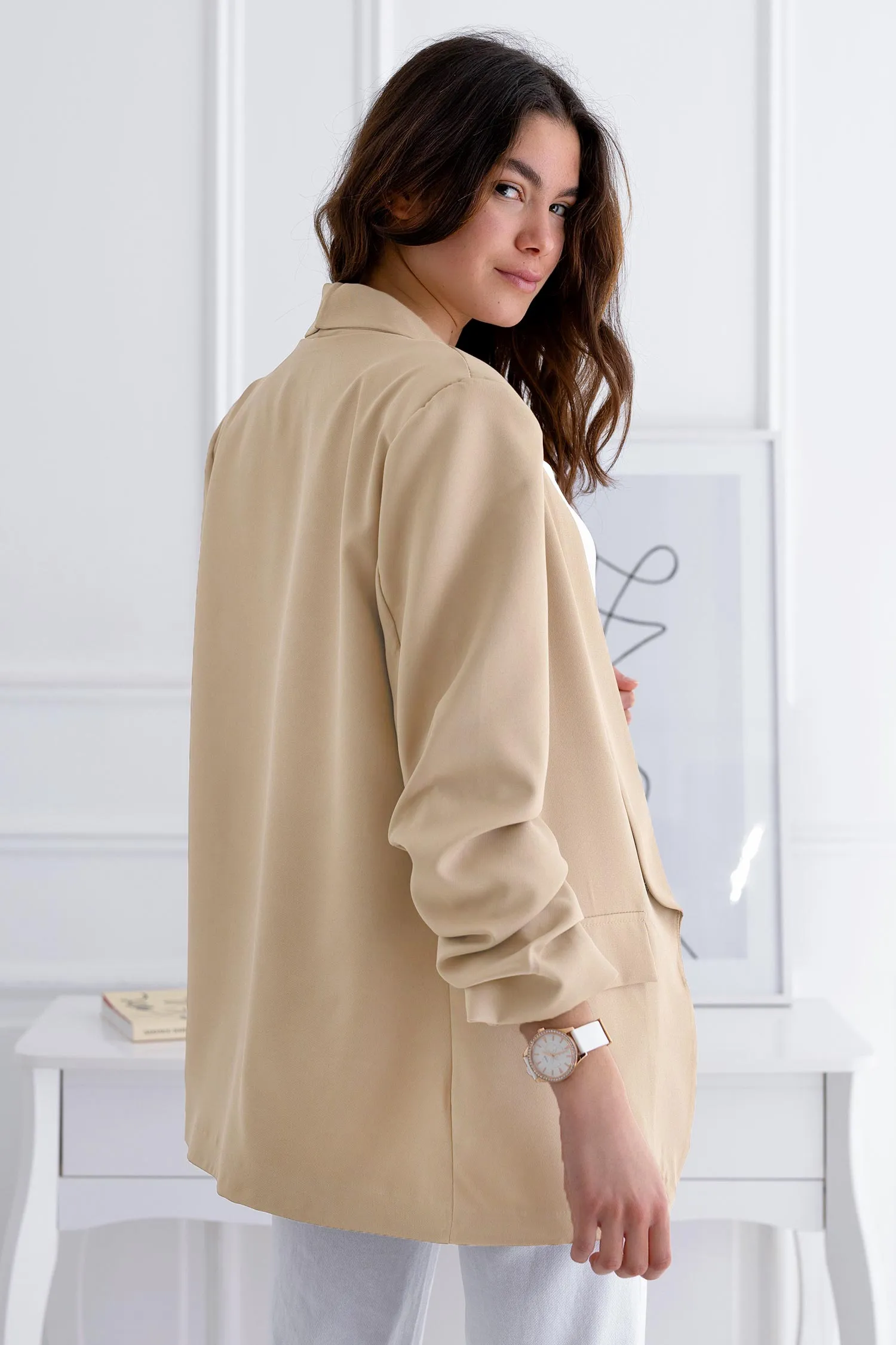 Giacca blazer aperta beige con maniche arricciate