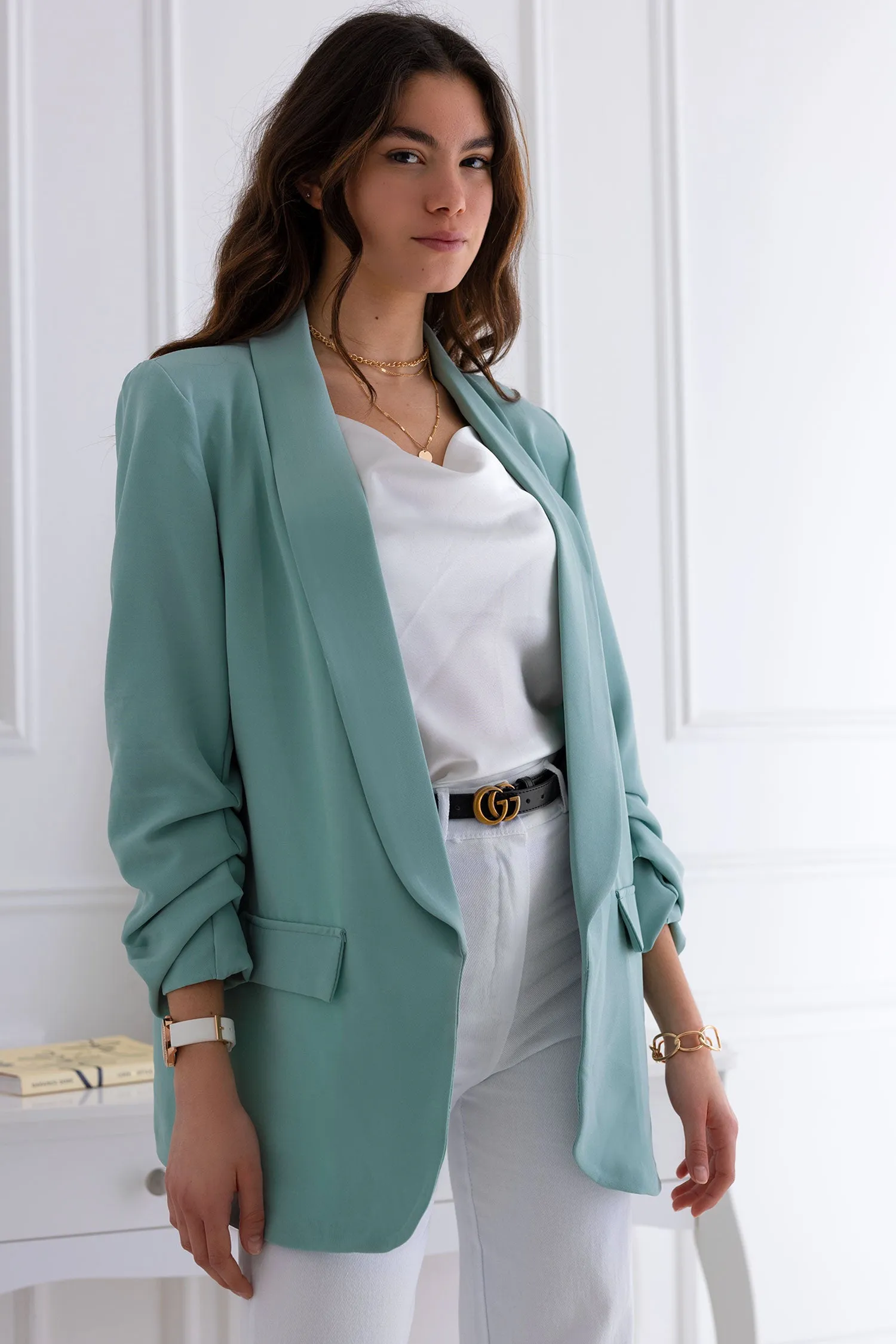 Giacca blazer aperta verde con maniche arricciate