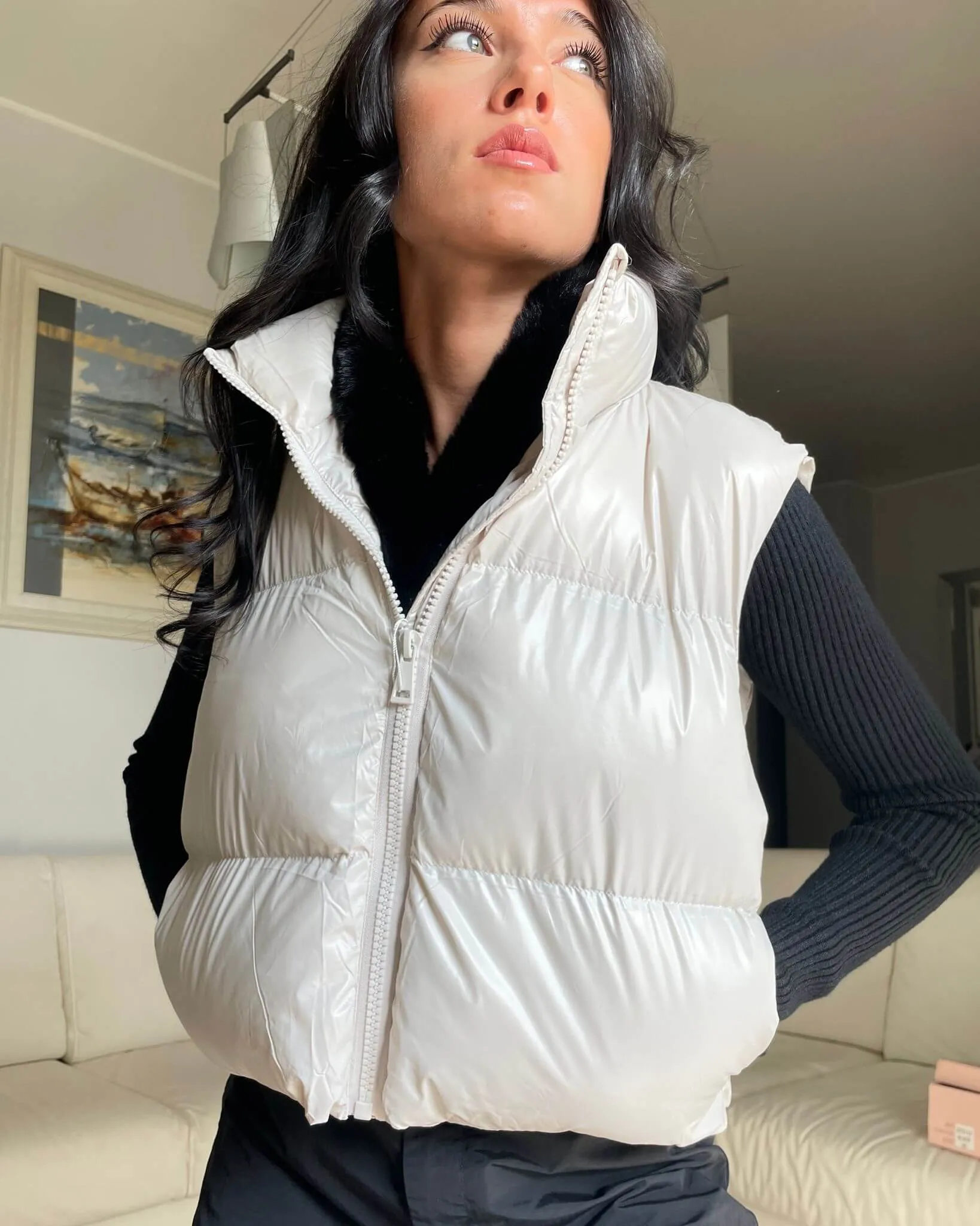 Gilet imbottito effetto lucido beige.