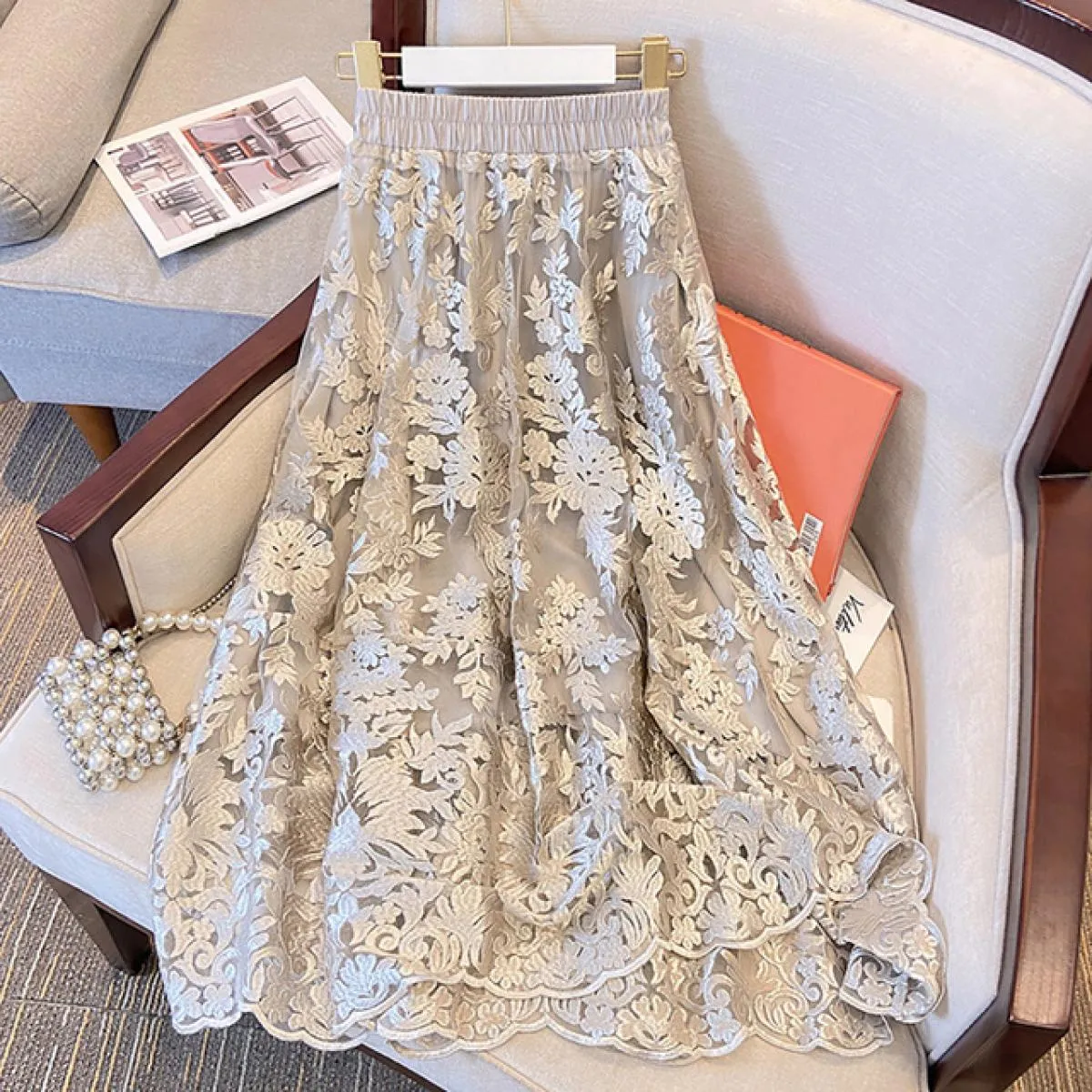 Gonna con ricamo floreale da donna di design di marca di lusso  vita alta orli arricciati pieghe gonne lunghe midi 2023 Autu