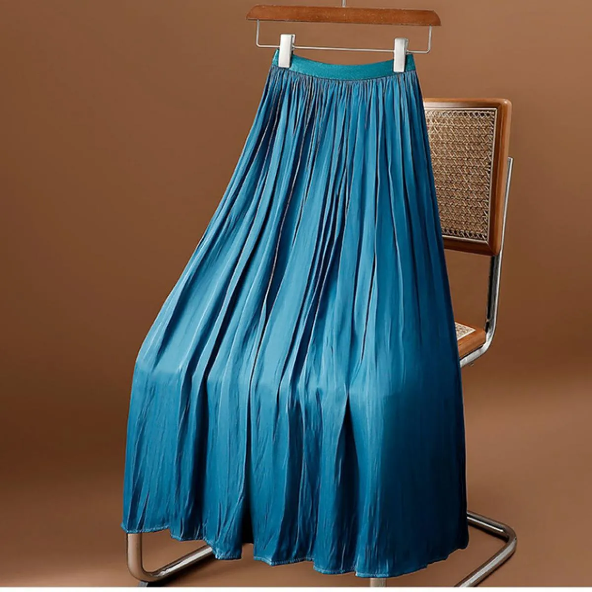 Gonna lunga setosa dal design di lusso da donna con tasche Gonne a battente a pieghe nere a vita alta elastica moda 2023 Estate
