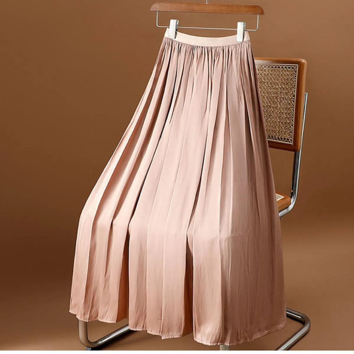 Gonna lunga setosa dal design di lusso da donna con tasche Gonne a battente a pieghe nere a vita alta elastica moda 2023 Estate