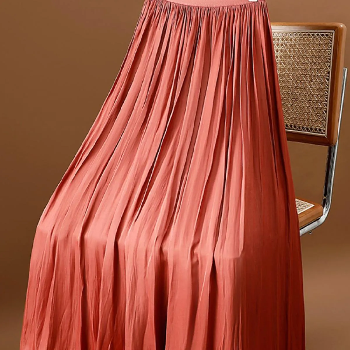 Gonna lunga setosa dal design di lusso da donna con tasche Gonne a battente a pieghe nere a vita alta elastica moda 2023 Estate