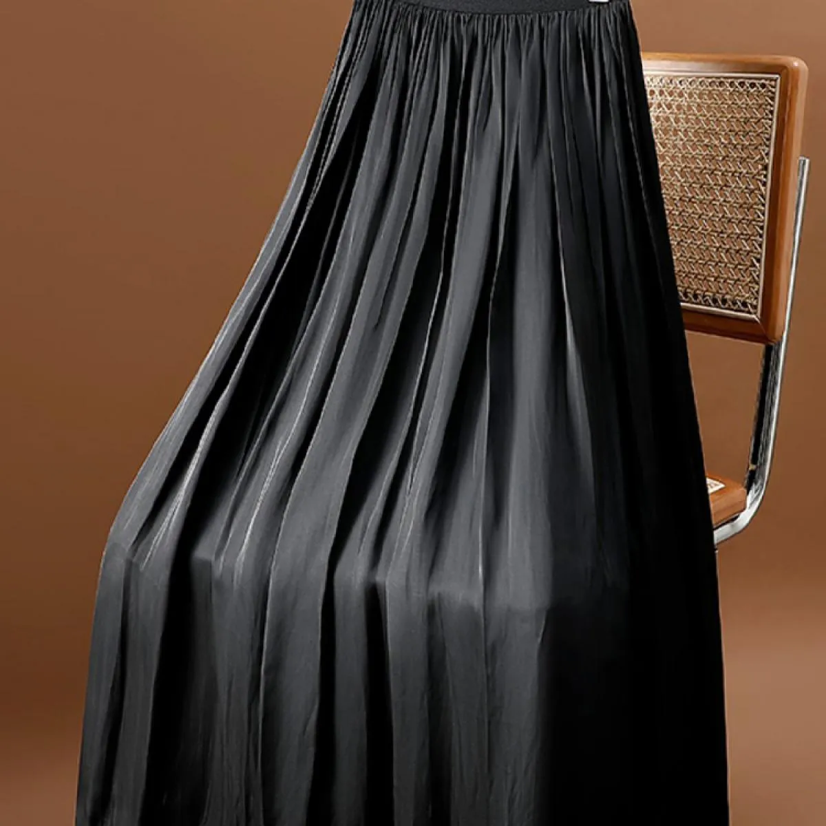 Gonna lunga setosa dal design di lusso da donna con tasche Gonne a battente a pieghe nere a vita alta elastica moda 2023 Estate
