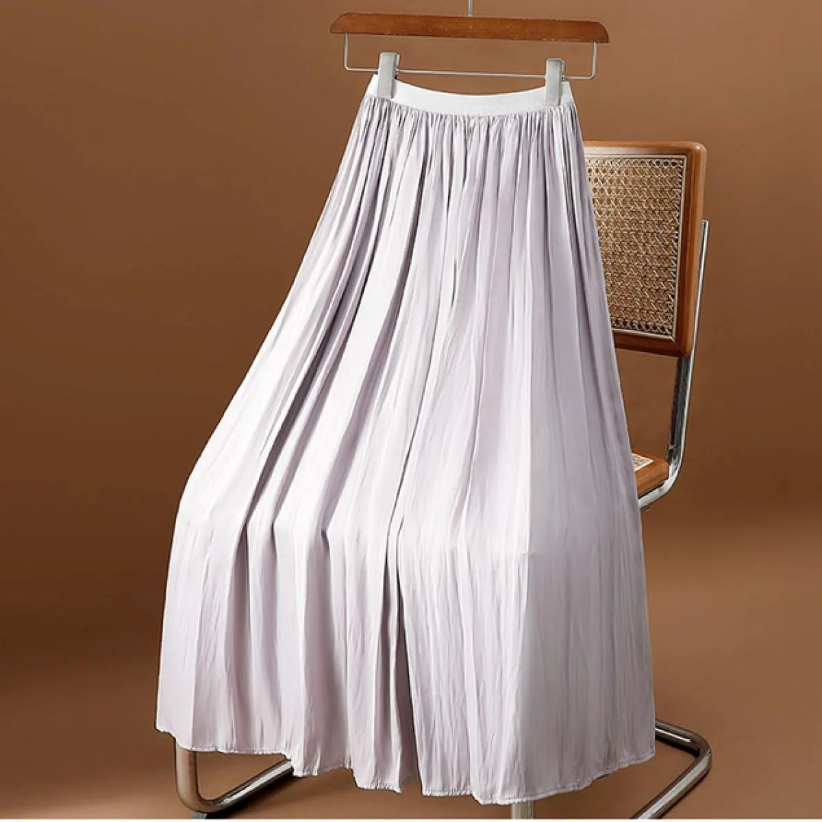 Gonna lunga setosa dal design di lusso da donna con tasche Gonne a battente a pieghe nere a vita alta elastica moda 2023 Estate