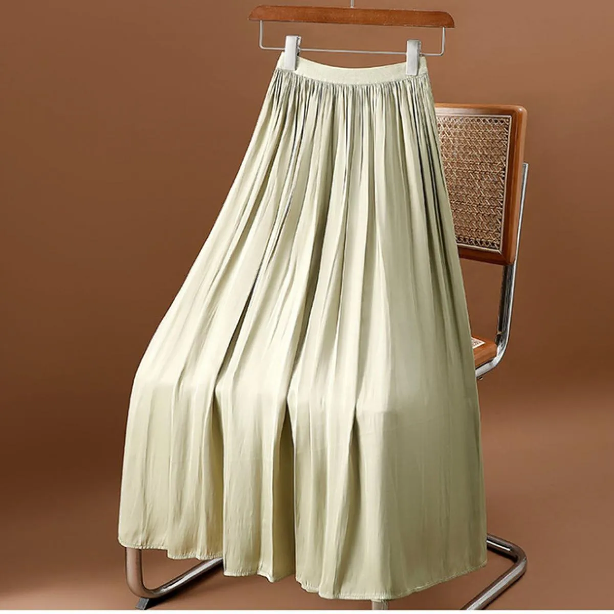 Gonna lunga setosa dal design di lusso da donna con tasche Gonne a battente a pieghe nere a vita alta elastica moda 2023 Estate