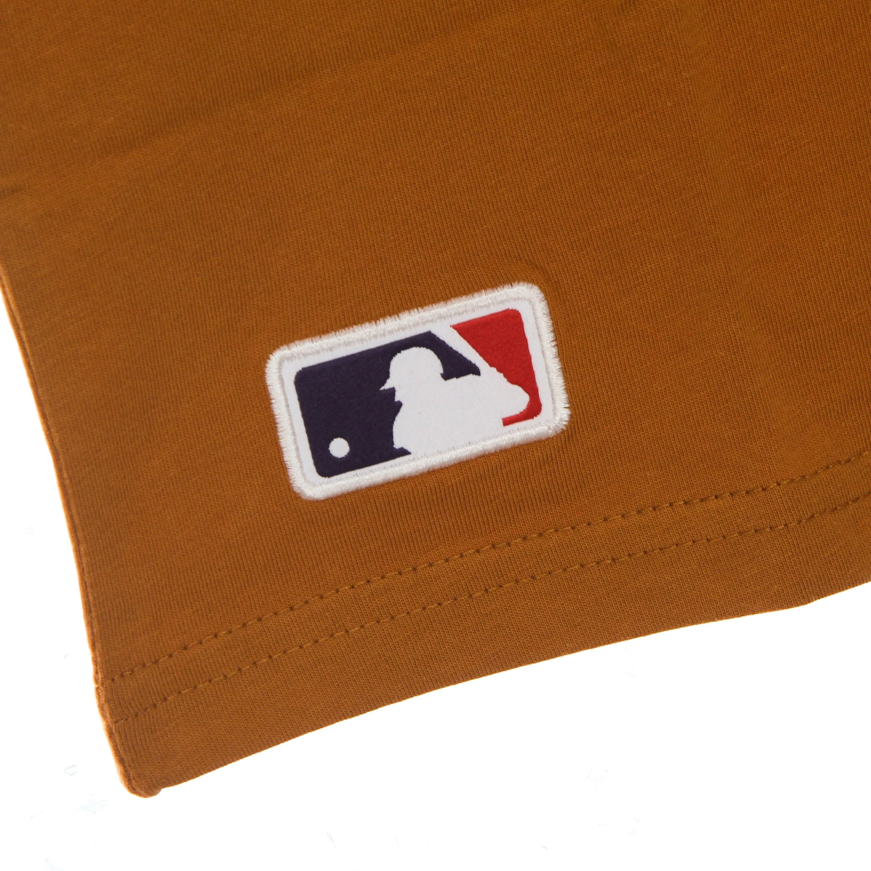 Maglietta Uomo Mlb Left Chest Team Logo Tee Neyyan Toffee/black