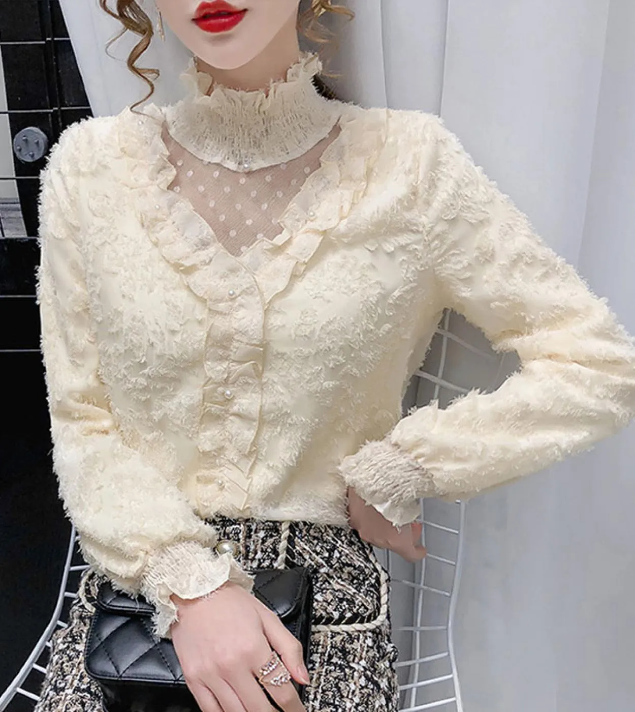 Nuova camicia con fondo in pizzo con cuciture a rete Camicia vintage con maniche svasate a pieghe autunno e inverno