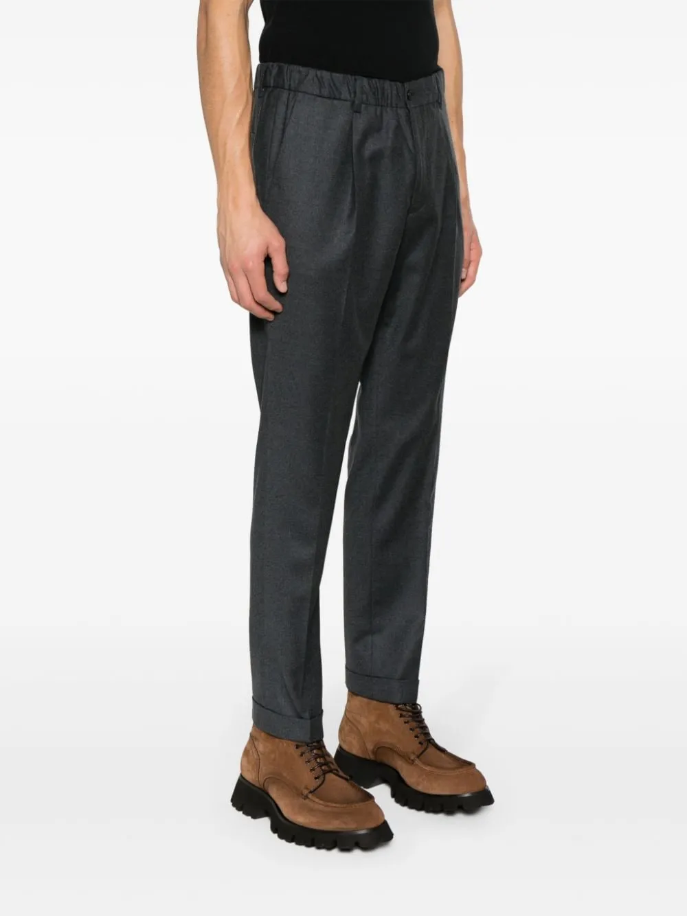 Pantaloni affusolati con pieghe in grigio - uomo