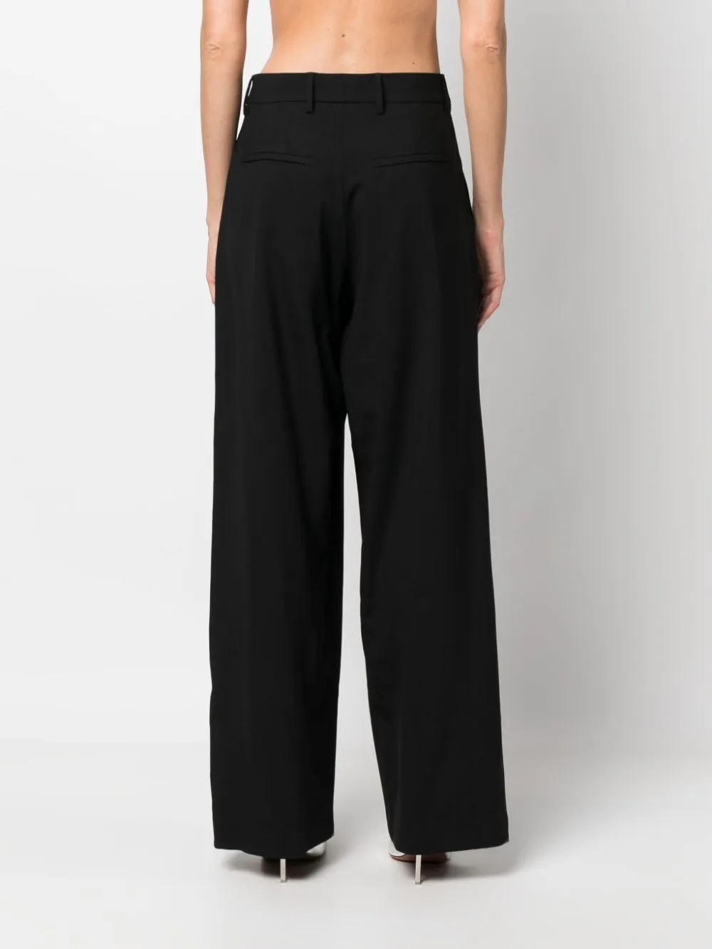Pantaloni con pieghe in nero - donna