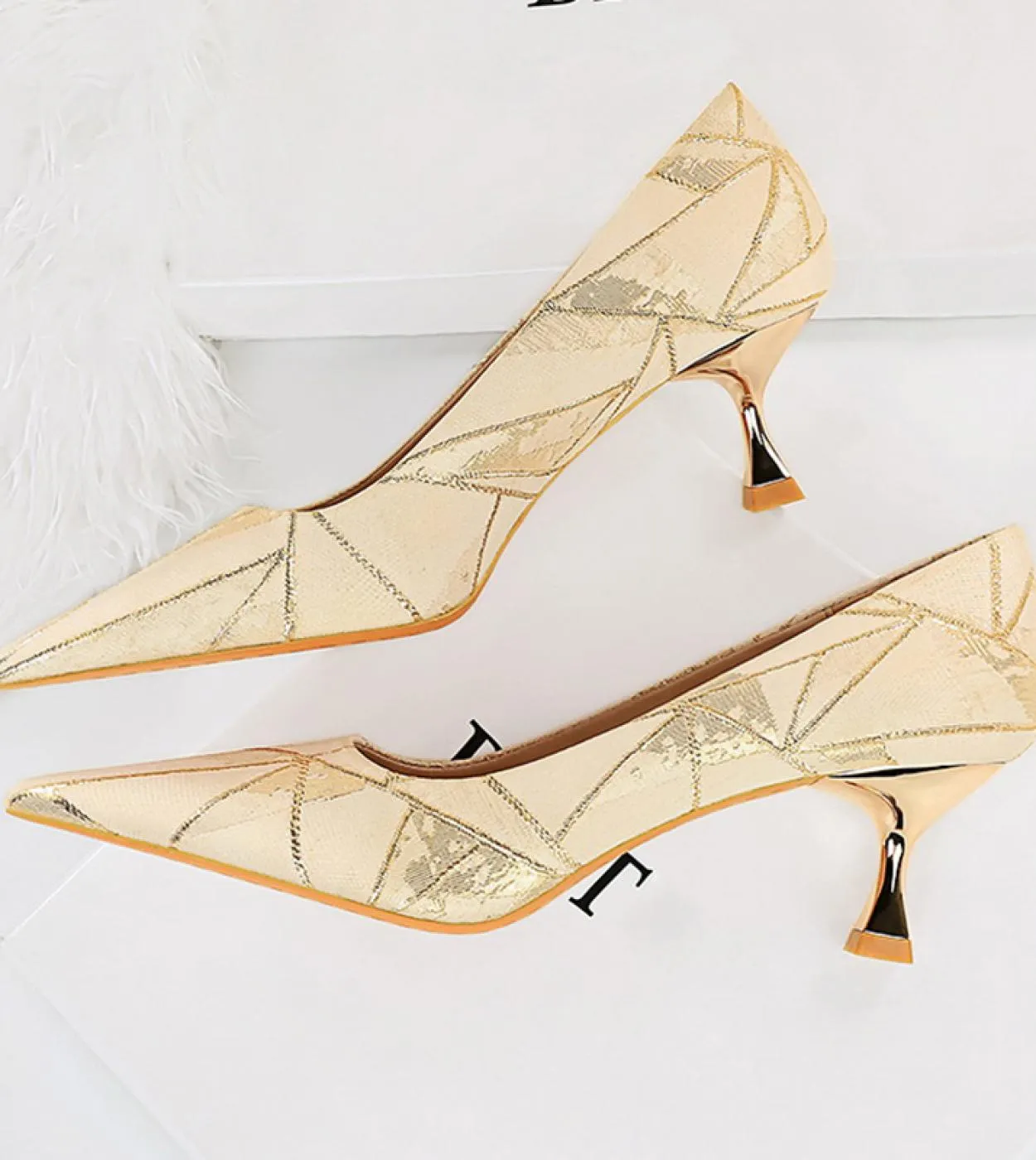 Scarpe da donna Décolleté Tacchi da gattino Scarpe con tacco medio Scarpe a punta 2023 Tacchi da donna