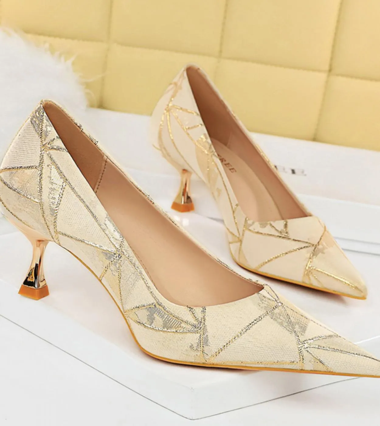 Scarpe da donna Décolleté Tacchi da gattino Scarpe con tacco medio Scarpe a punta 2023 Tacchi da donna