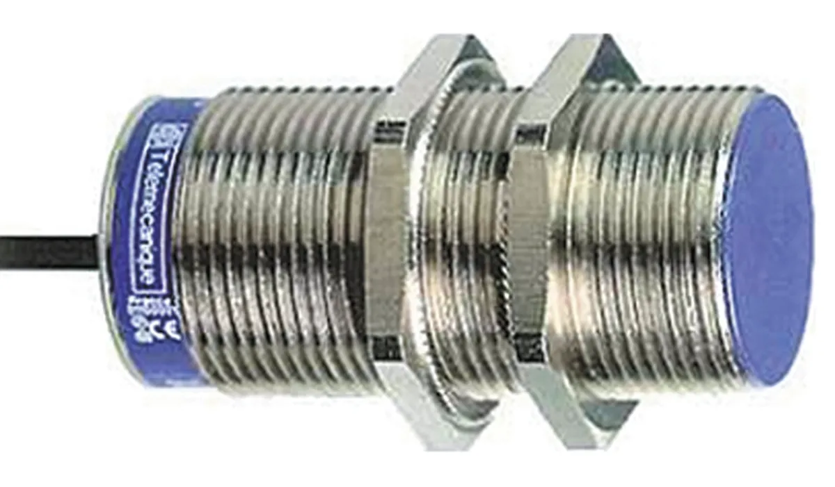 Sensore di prossimità Cilindro filettato Telemecanique Sensors, M30, rilevamento 15 mm, 12 → 48 V c.c.