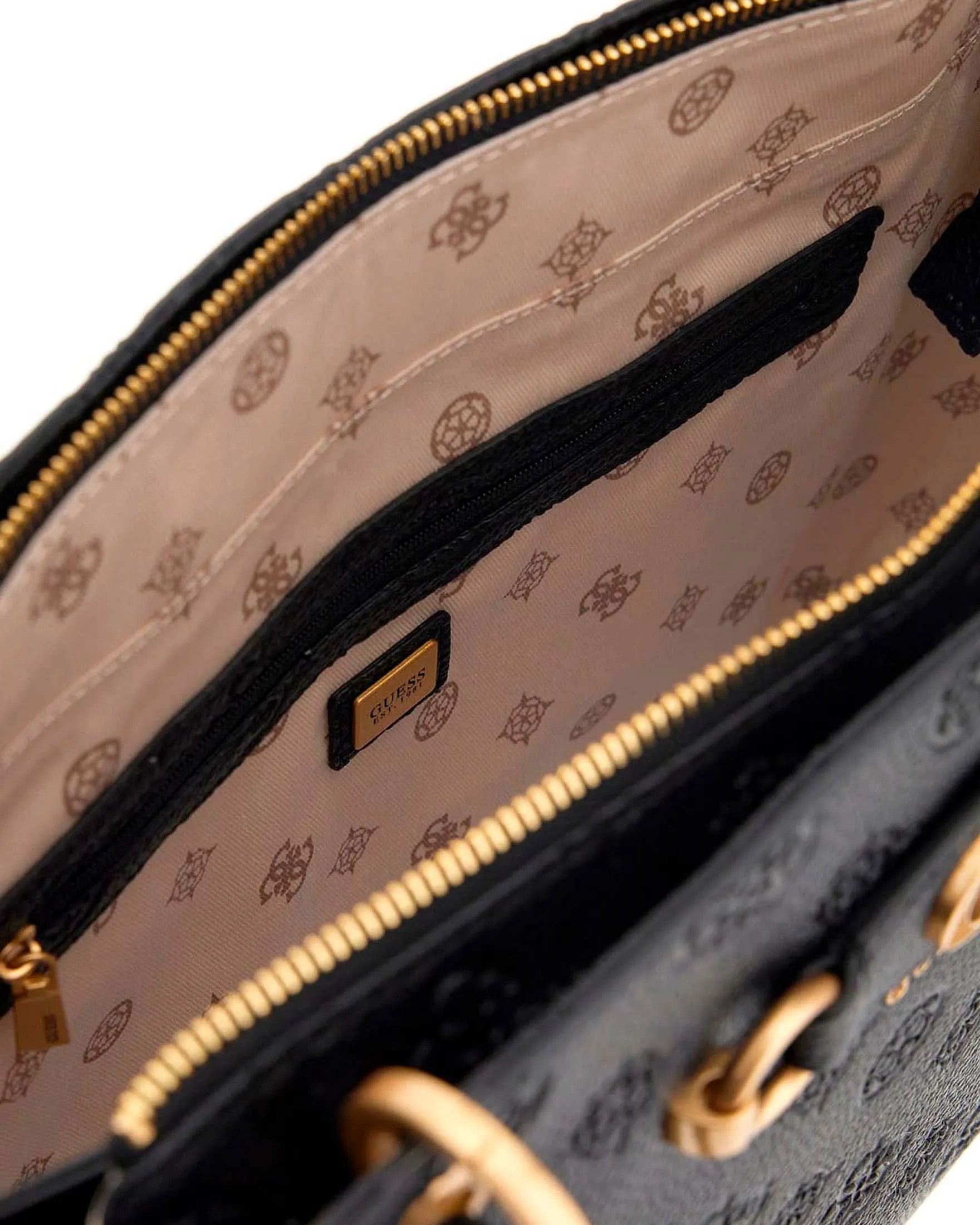 Shopping bag nera in similpelle martellata a fantasia monogram a rilievo e listino logo frontale