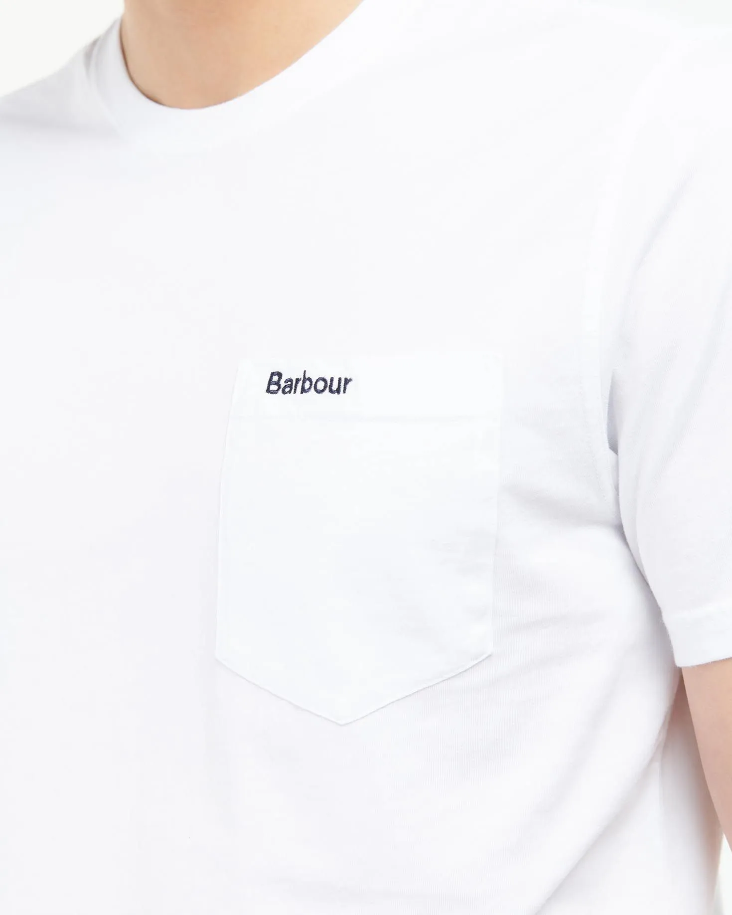 T-shirt bianca mezza manica con taschino e logo ricamato
