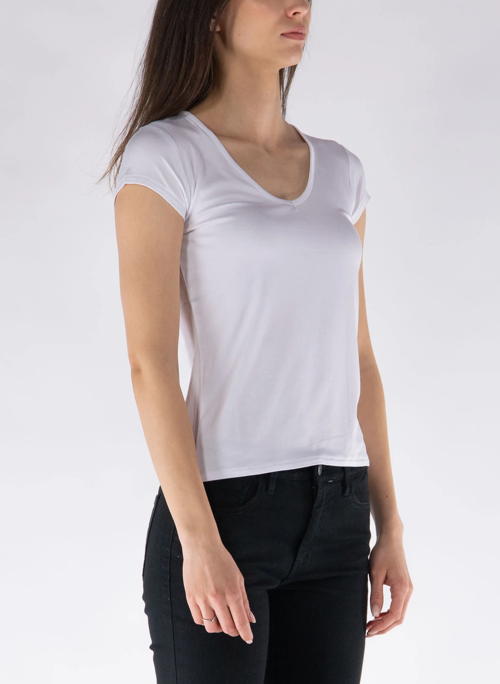 t-shirt in viscosa collo a v