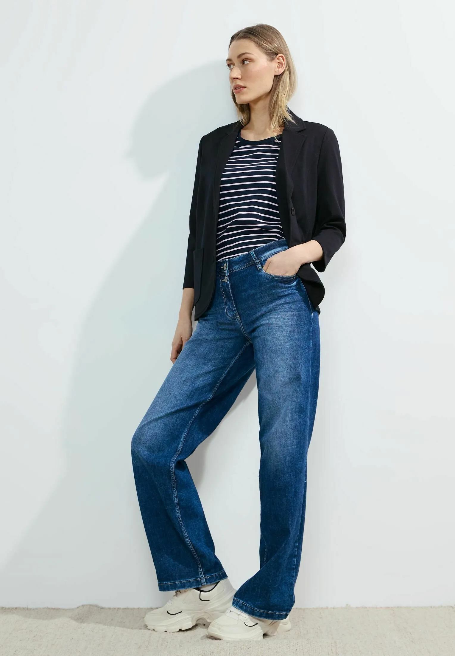 UNI  - Blazer