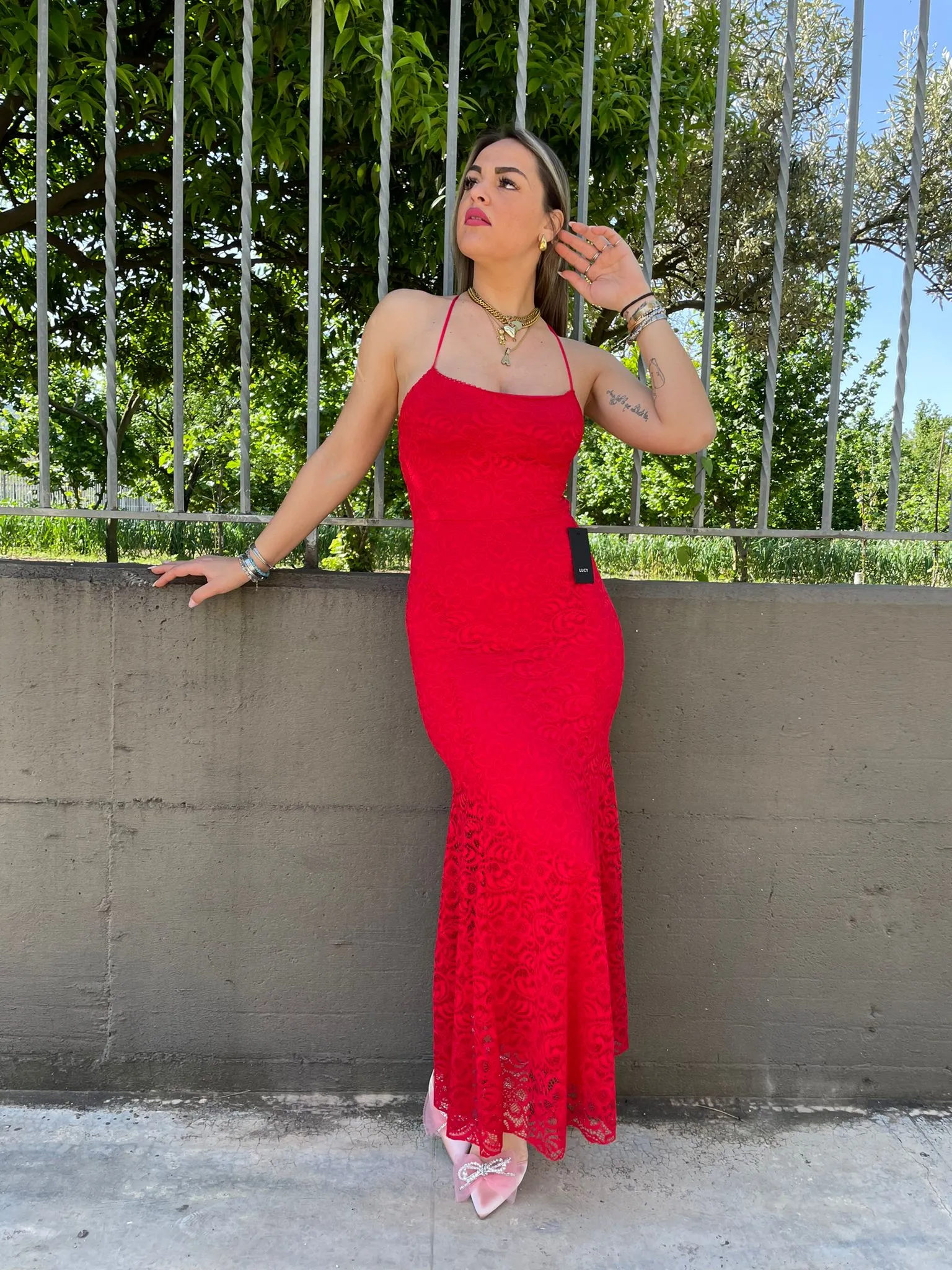 Vestito lungo in merletto con schiena scoperta