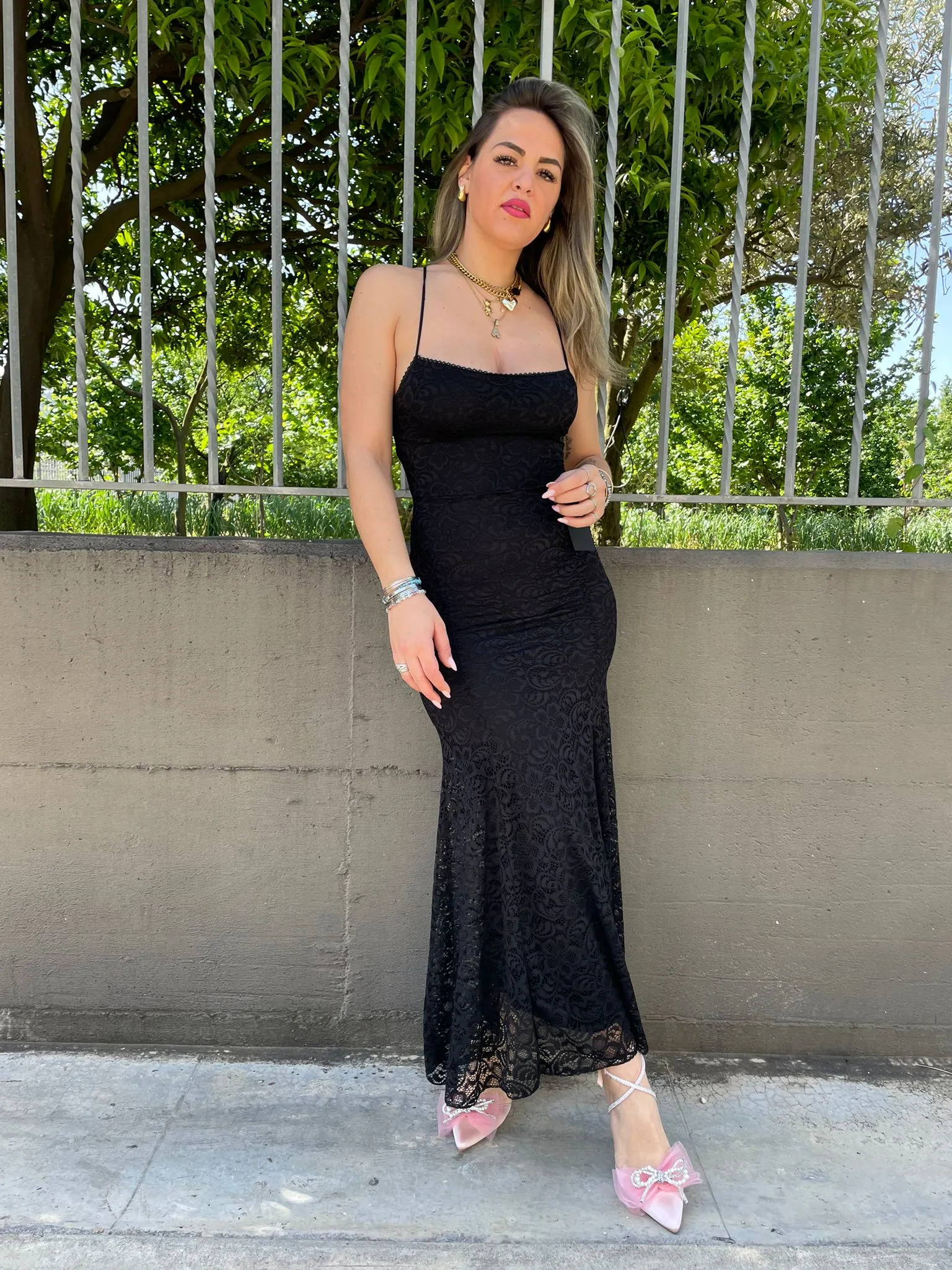 Vestito lungo in merletto con schiena scoperta